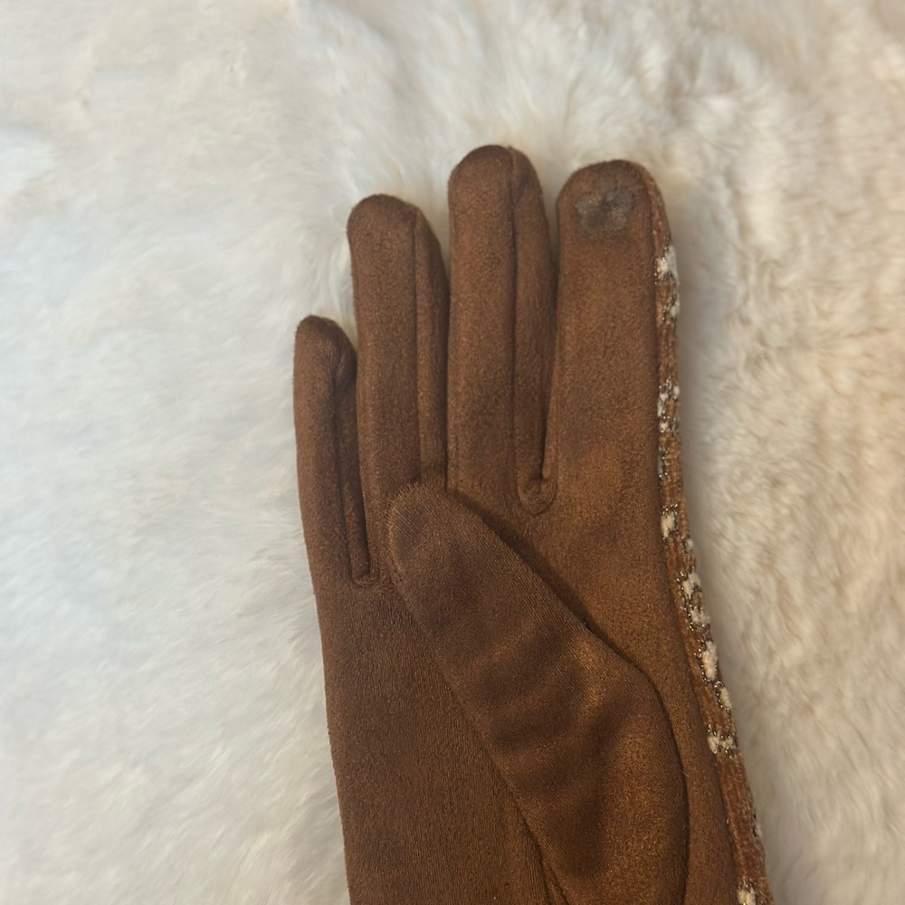 Pair of Women’s Animal Print Fashion Gloves Touchscreen Technology NEW W/O TAGS - Picture 5 of 7
